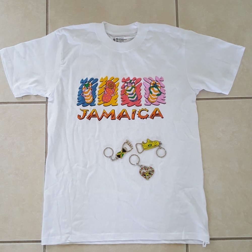 NEW Jamaica t- shirt and 3 key chains NWOT